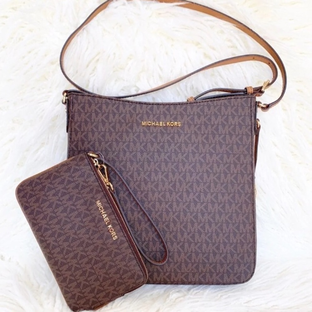 Michael Kors Crossbody only